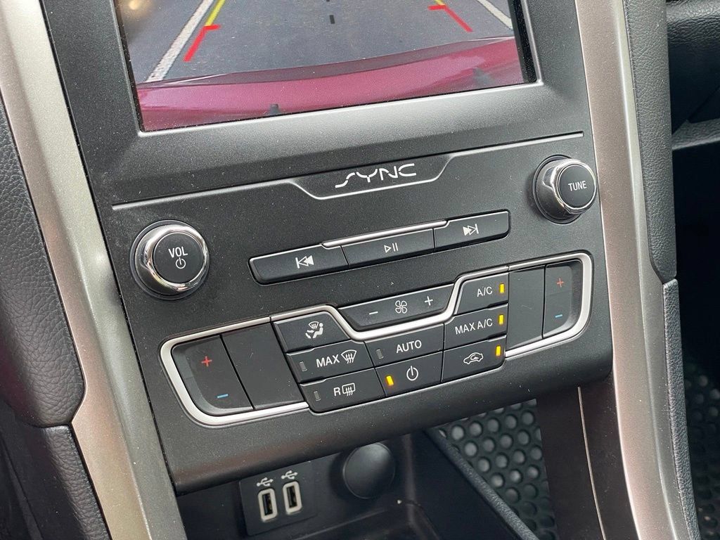 Used 2019 Ford Fusion SE FWD image 23