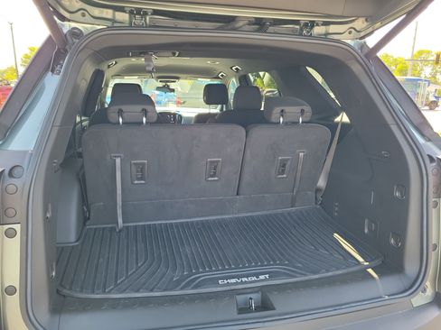 Used 2023 Chevrolet Traverse LT FWD image 7