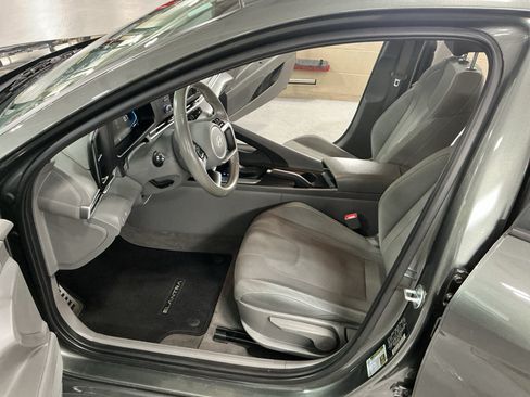 Certified 2025 Hyundai Elantra Sport FWD image 9