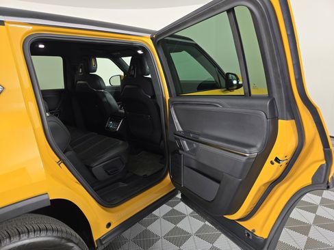 Used 2023 Rivian R1S Adventure AWD/4WD image 20