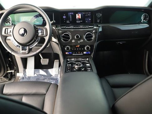 Used 2025 Rolls-Royce Cullinan Black Badge AWD/4WD image 18