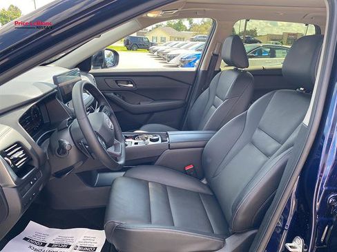 Used 2025 Nissan Rogue SL w/ Tech Package AWD/4WD image 9