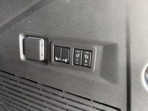 Used 2023 GMC Yukon Denali image 16