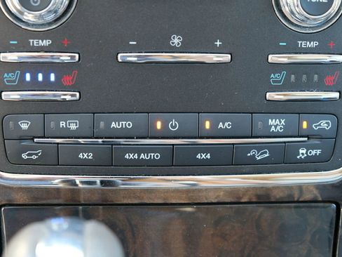 Used 2015 Lincoln Navigator 4WD image 39