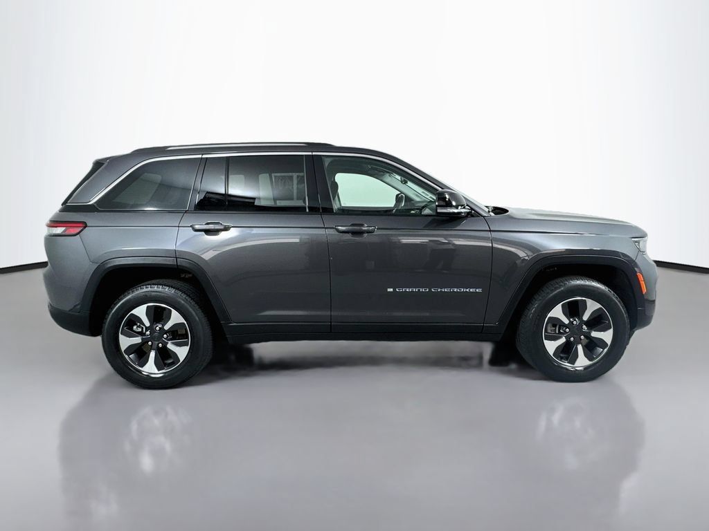 Used 2023 Jeep Grand Cherokee 4WD 4xe image 5