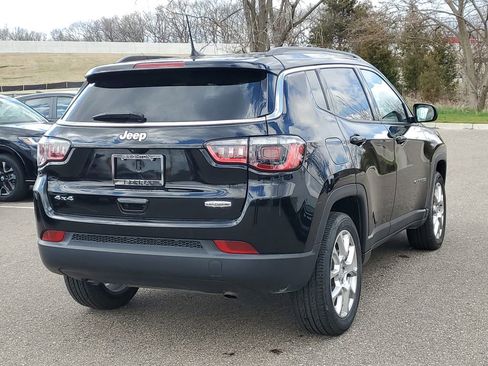 Used 2023 Jeep Compass Latitude image 3