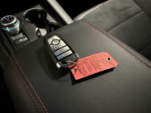 Used 2025 Ford Explorer ST image 18