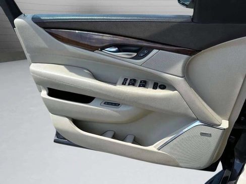 Used 2017 Cadillac Escalade Luxury image 37