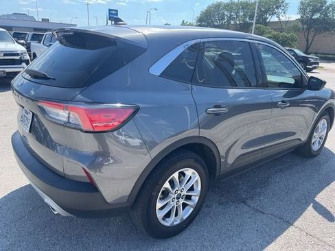 Used 2022 Ford Escape SE w/ Convenience Package FWD image 3