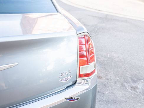 Used 2011 Chrysler 300 Limited w/ Luxury Group RWD image 46
