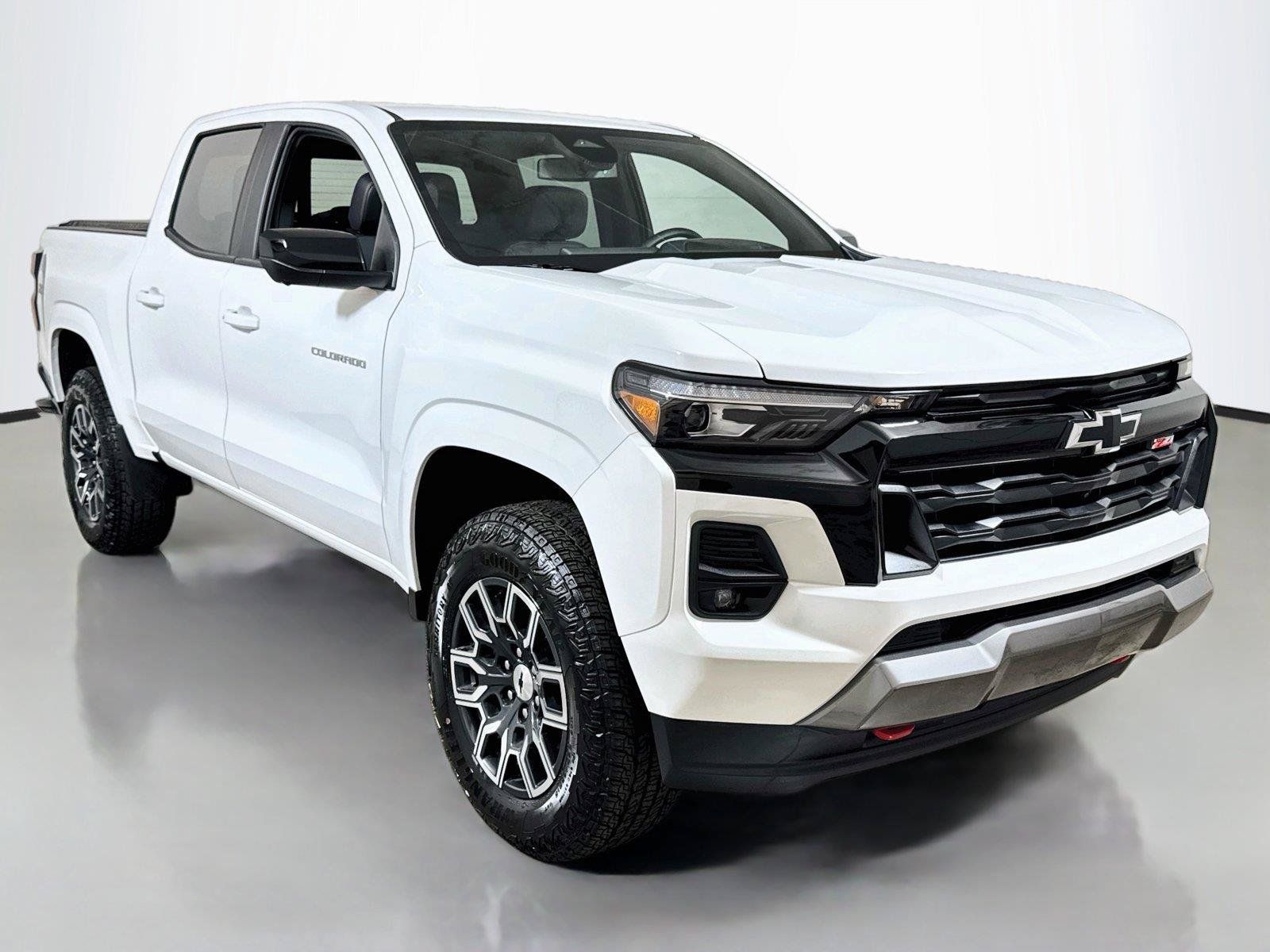 Certified 2026 Chevrolet Colorado Z71 w/ Technology Package AWD/4WD image 3