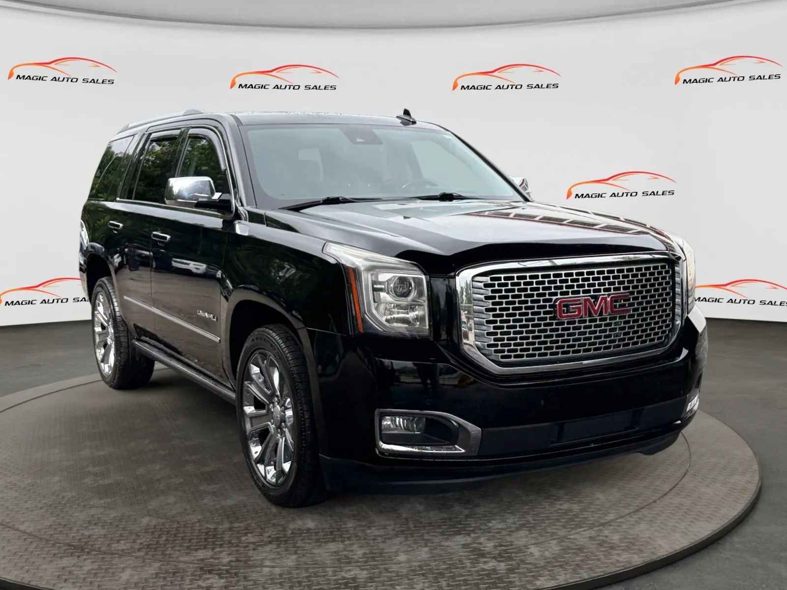 Used 2017 GMC Yukon Denali w/ Open Road Package AWD/4WD image 5