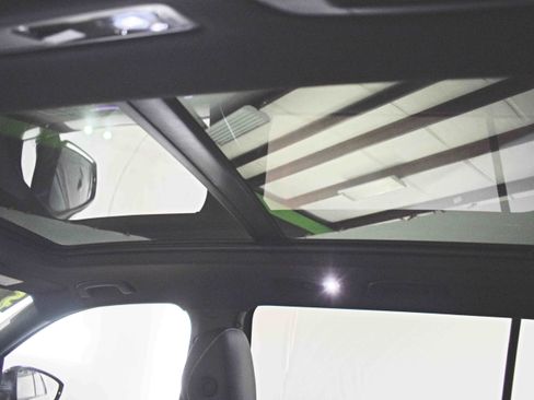 Used 2024 Volkswagen Tiguan SE R-Line image 28