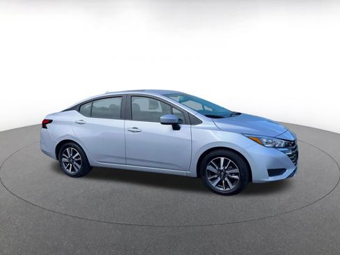 Used 2025 Nissan Versa SV FWD image 2