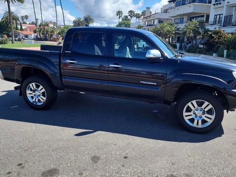 Used 2013 Toyota Tacoma 4x4 Double Cab w/ Limited Pkg image 9
