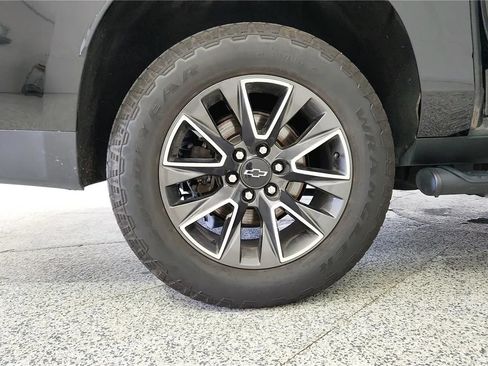 Used 2022 Chevrolet Suburban Z71 w/ Luxury Package AWD/4WD image 13