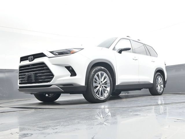 Used 2024 Toyota Grand Highlander AWD image 39