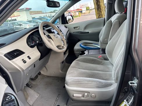 Used 2014 Toyota Sienna LE FWD image 5