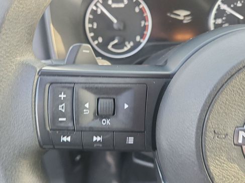 Used 2023 Nissan Rogue S AWD/4WD image 13