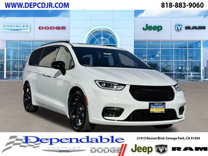 New 2025 Chrysler Pacifica Limited