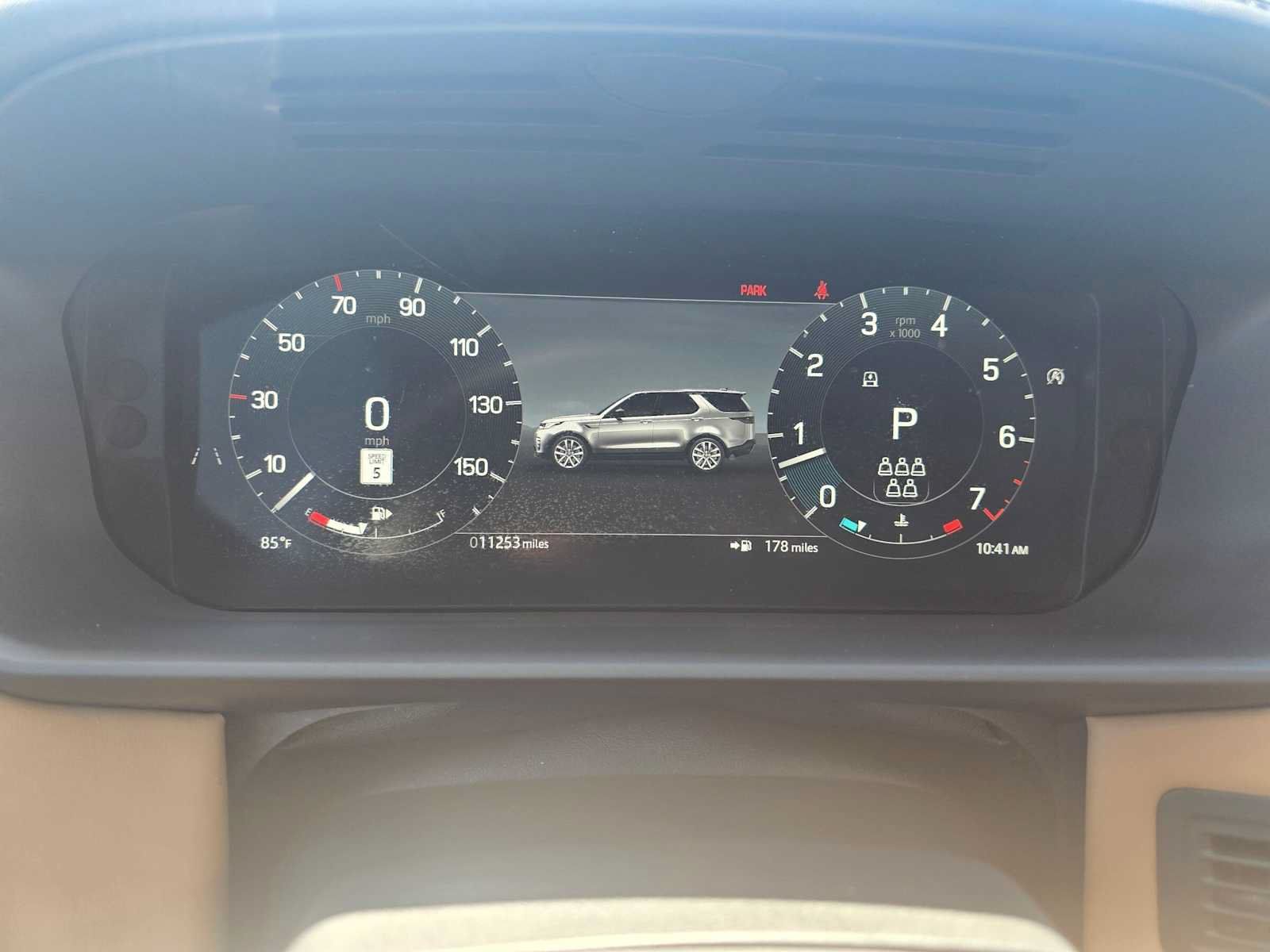 Used 2025 Land Rover Discovery Metropolitan Edition AWD/4WD image 26