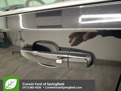 Used 2023 Chevrolet Traverse LT image 21