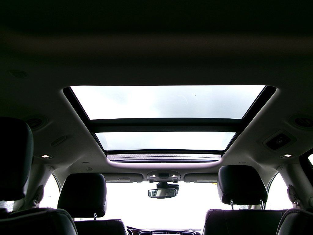 Used 2024 Chrysler Pacifica Limited FWD image 13