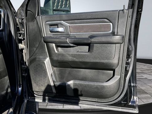 Used 2025 RAM 2500 Big Horn AWD/4WD image 15