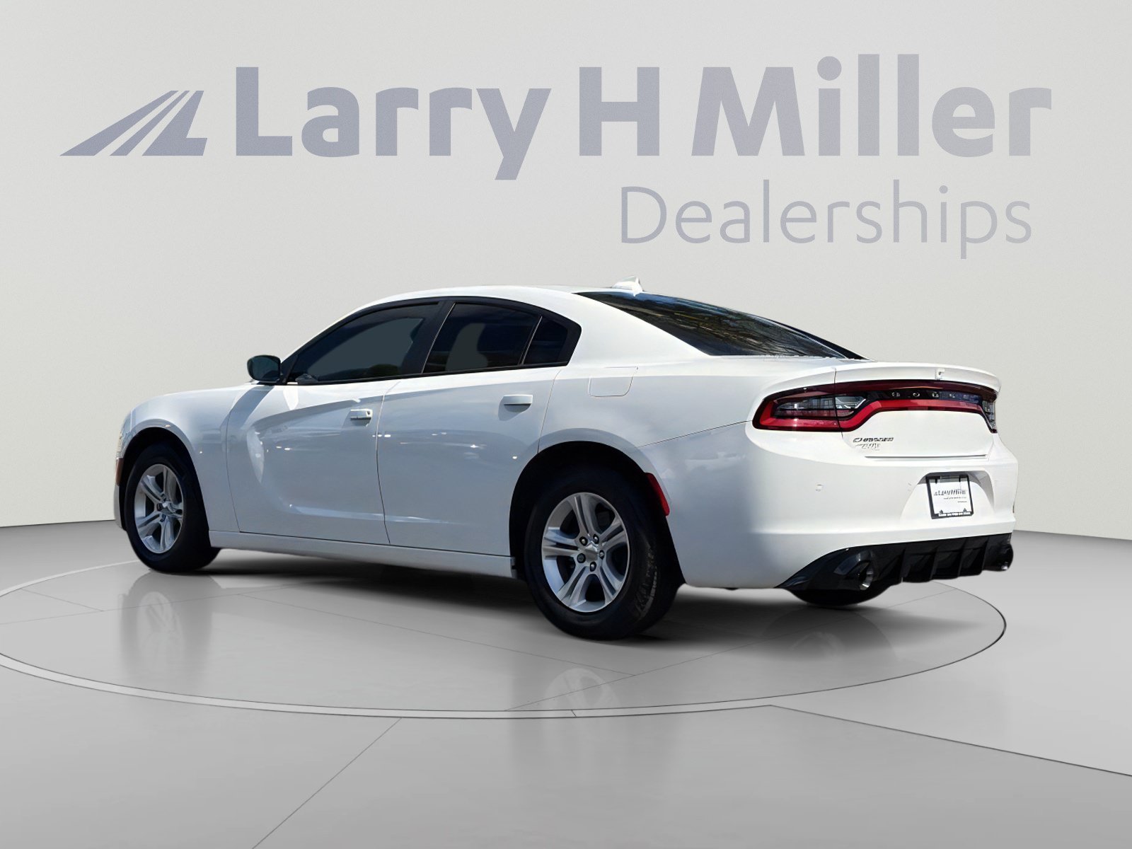 Used 2023 Dodge Charger SXT RWD image 3