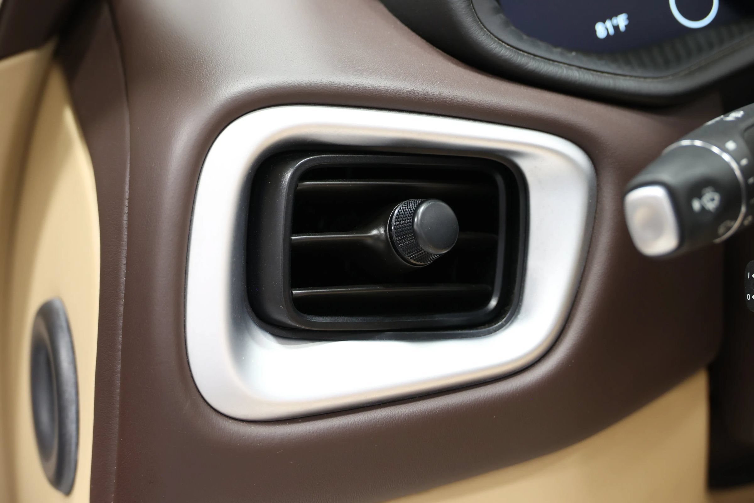 Used 2019 Aston Martin DB11 Volante RWD image 26