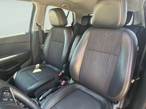Used 2018 Chevrolet Trax LT w/ LT Convenience Package AWD/4WD image 13