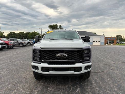 Used 2025 Ford F250 XLT w/ Black Appearance Package AWD/4WD image 11