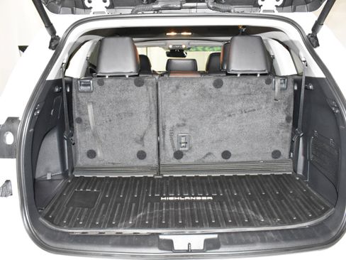 Used 2025 Toyota Highlander XLE FWD image 27