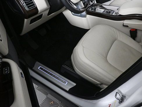 Used 2020 Land Rover Range Rover Long Wheelbase HSE image 7