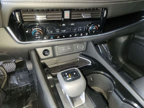 Certified 2025 Nissan Rogue SL w/ Tech Package image 20