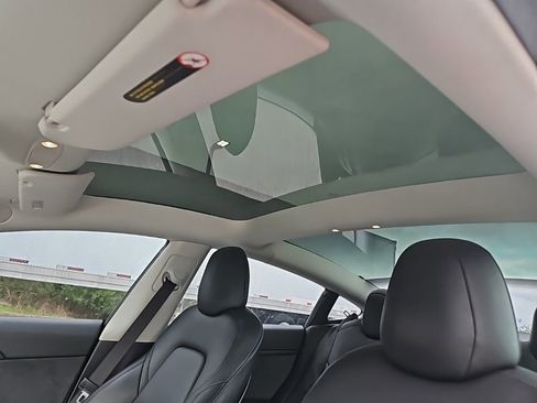 Used 2023 Tesla Model 3 Standard Range image 16