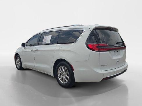 Used 2021 Chrysler Pacifica Touring-L FWD image 5