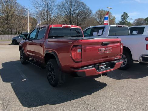 Used 2024 GMC Canyon Elevation w/ Elevation Premium Package image 7