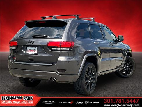 Used 2018 Jeep Grand Cherokee Altitude AWD/4WD image 5