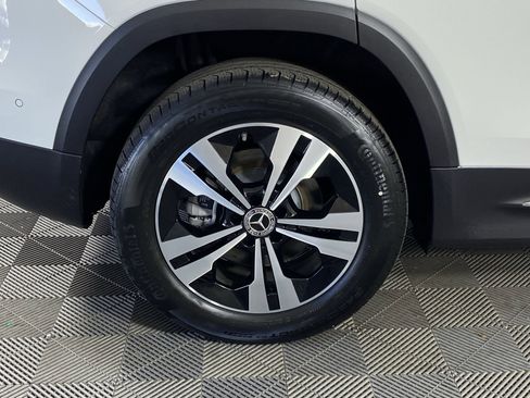 Used 2025 Mercedes-Benz GLB 250 4MATIC image 10