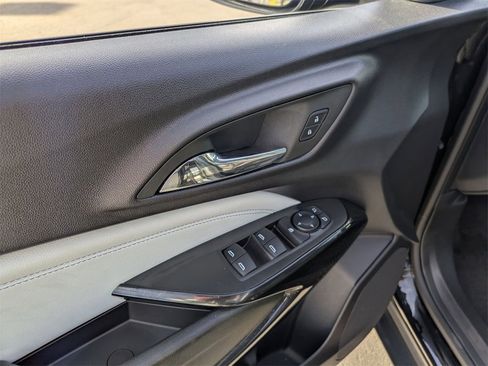 Used 2025 Chevrolet Trax LT w/ LT Convenience Package image 16