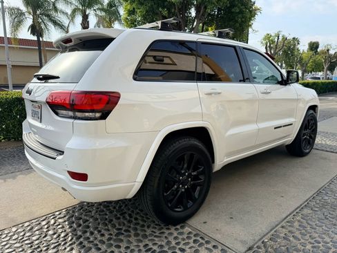 Used 2020 Jeep Grand Cherokee Altitude image 5