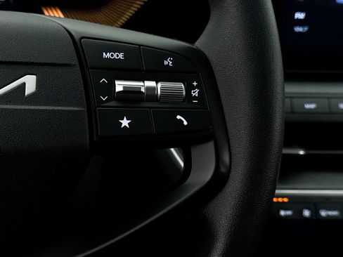 Certified 2025 Kia K4 FWD image 33