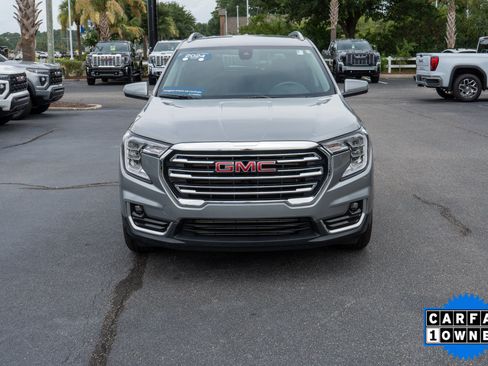 Used 2024 GMC Terrain SLT w/ LPO, Floor Liner Package FWD image 8