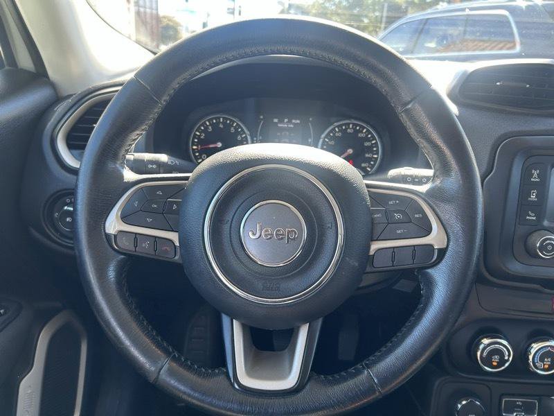 Used 2017 Jeep Renegade Latitude AWD/4WD image 10