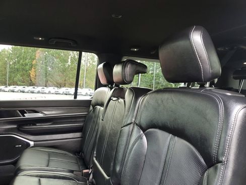 Used 2024 Jeep Wagoneer L Series II w/ Flexible Seating Group RWD image 9