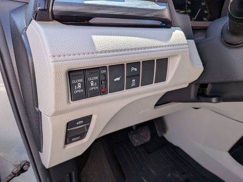 Used 2025 Honda Odyssey Elite image 14