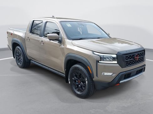 Used 2022 Nissan Frontier Pro-X image 3