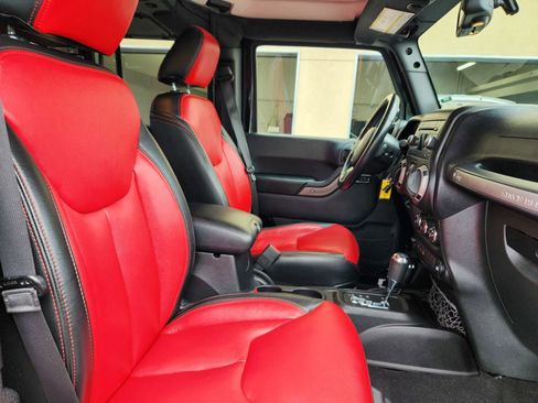 Used 2015 Jeep Wrangler Unlimited Sport w/ Quick Order Package 24S AWD/4WD image 28