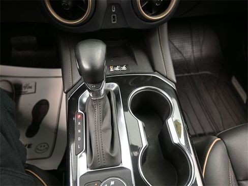 Used 2023 Chevrolet Blazer Premier image 7